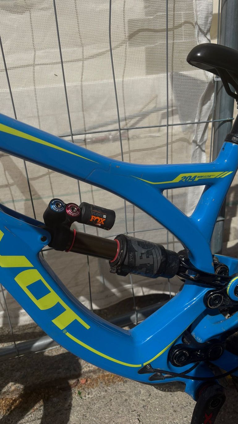 Used Pivot Phoenix DH Carbon Saint 2018 2018 Mountainbike, Blue, 27.5 — image 5 of 7