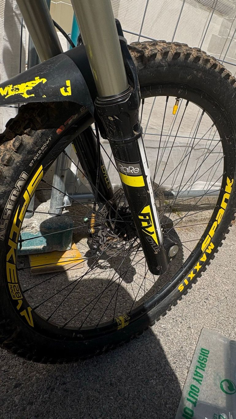 Used Pivot Phoenix DH Carbon Saint 2018 2018 Mountainbike, Blue, 27.5 — image 6 of 7