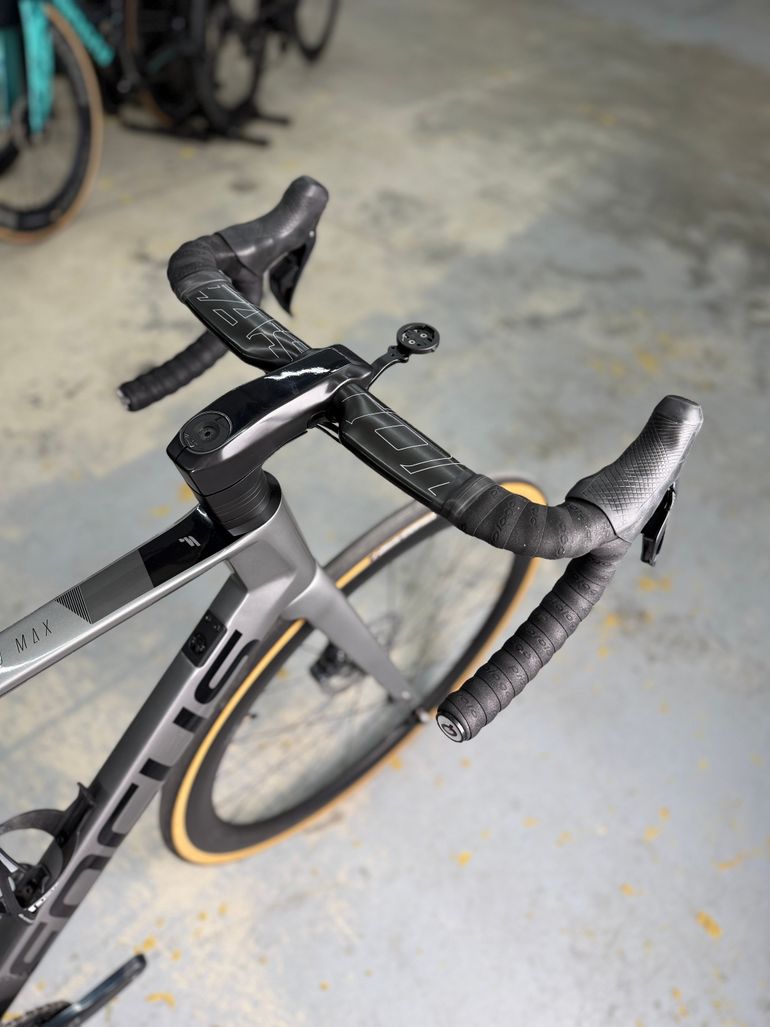 Used Focus IZALCO MAX DISC 9.7 2020 2020 Road & Gravel — image 4 of 23