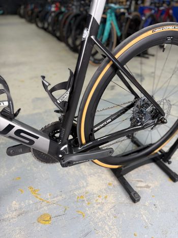 Used Focus IZALCO MAX DISC 9.7 2020 2020 Road & Gravel — image 19 of 23