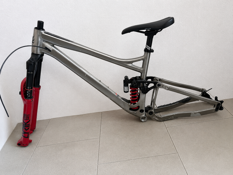 Used Banshee TITAN V3.2 Frame 2024 Frameset 2024 Mountainbike, Light Gray, 29, 27.5 — image 1 of 6