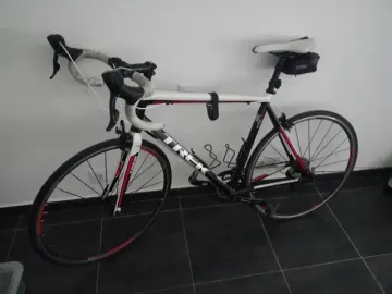 Used Trek 1.2 H2 (Compact) 2012 2012 Road & Gravel, White — image 2 of 3