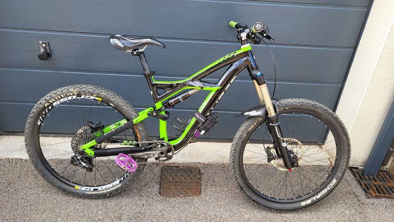 Used Specialized Enduro Expert 2011 2011 Mountainbike, Verde — image 1 of 5