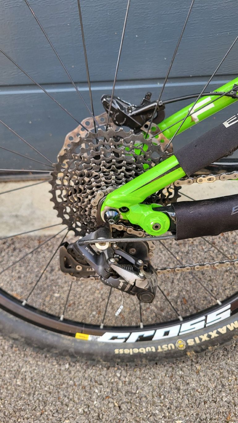 Used Specialized Enduro Expert 2011 2011 Mountainbike, Verde — image 3 of 5