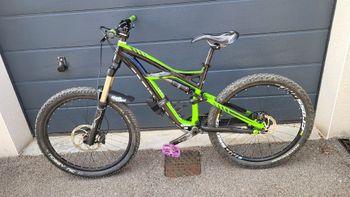 Used Specialized Enduro Expert 2011 2011 Mountainbike, Verde — image 2 of 5
