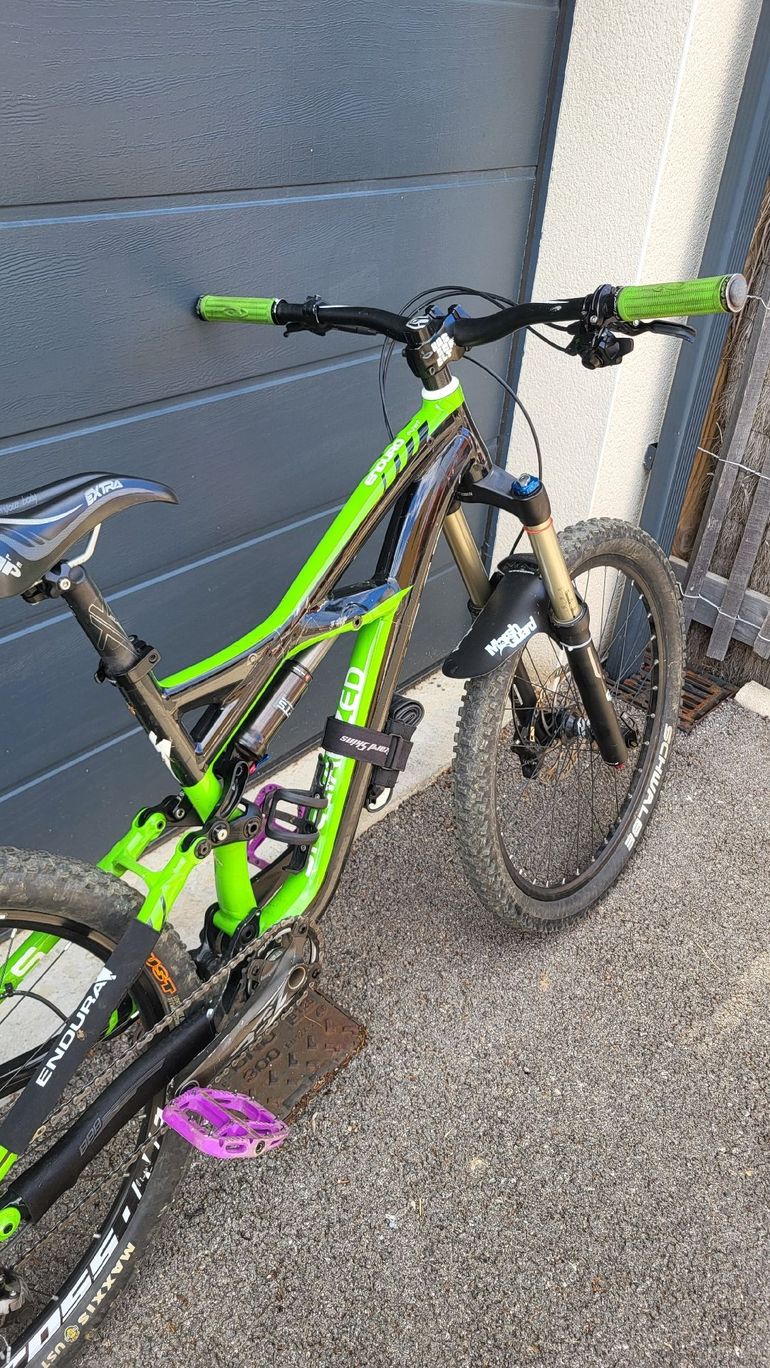Used Specialized Enduro Expert 2011 2011 Mountainbike, Verde — image 4 of 5