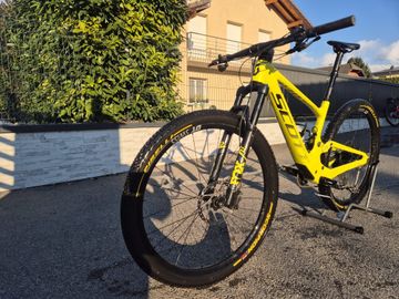 Used Scott Spark RC Comp 2022 2022 Mountainbike, Orange — image 1 of 3