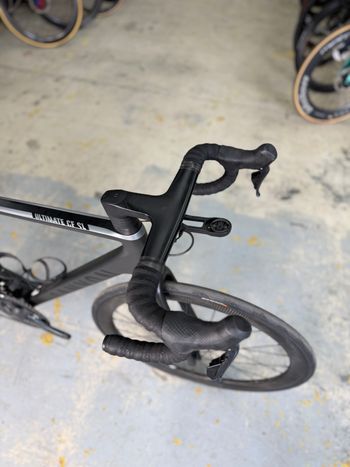 Used Canyon Ultimate CF SL Di2 Carbon 2021 Road & Gravel, Black — image 6 of 23