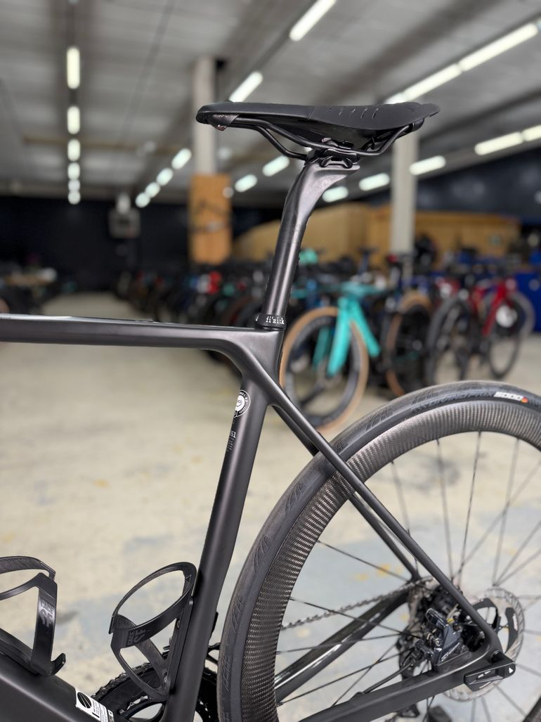 Used Canyon Ultimate CF SL Di2 Carbon 2021 Road & Gravel, Black — image 19 of 23