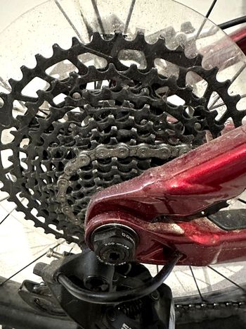 Used Trek Remedy 7 2022 2022 Mountainbike, Red, 27.5 — image 8 of 10