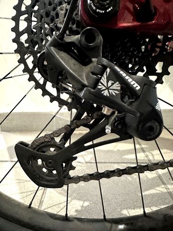 Used Trek Remedy 7 2022 2022 Mountainbike, Red, 27.5 — image 7 of 10