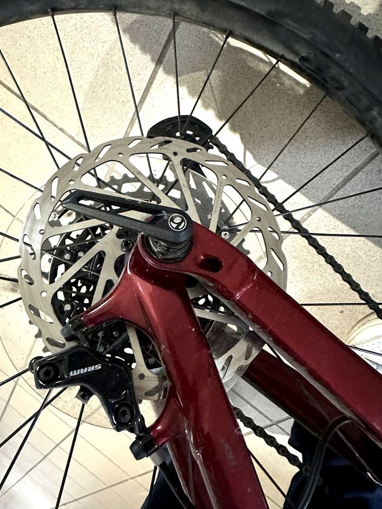 Used Trek Remedy 7 2022 2022 Mountainbike, Red, 27.5 — image 9 of 10