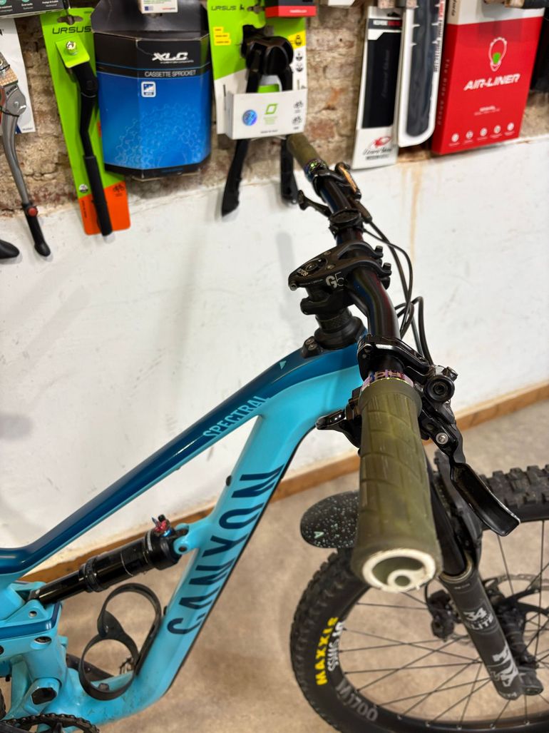 Used Canyon Spectral Shimano Deore XT 2021 Mountainbike, Blue — image 6 of 9