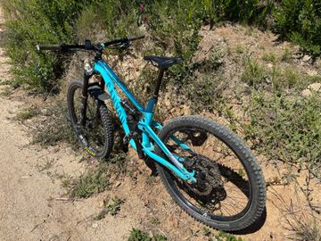 Canyon Spectral Shimano Deore XT 2021 Mountainbike usato, Blu — immagine 2 di 9