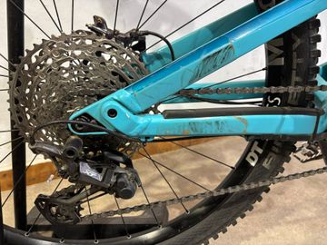 Canyon Spectral Shimano Deore XT 2021 Mountainbike usato, Blu — immagine 5 di 9