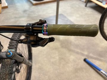 Canyon Spectral Shimano Deore XT 2021 Mountainbike usato, Blu — immagine 7 di 9