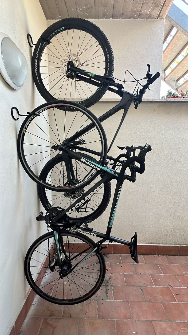 Used Bianchi Intrepida 105 2018 2018 Road & Gravel, Black — image 2 of 3