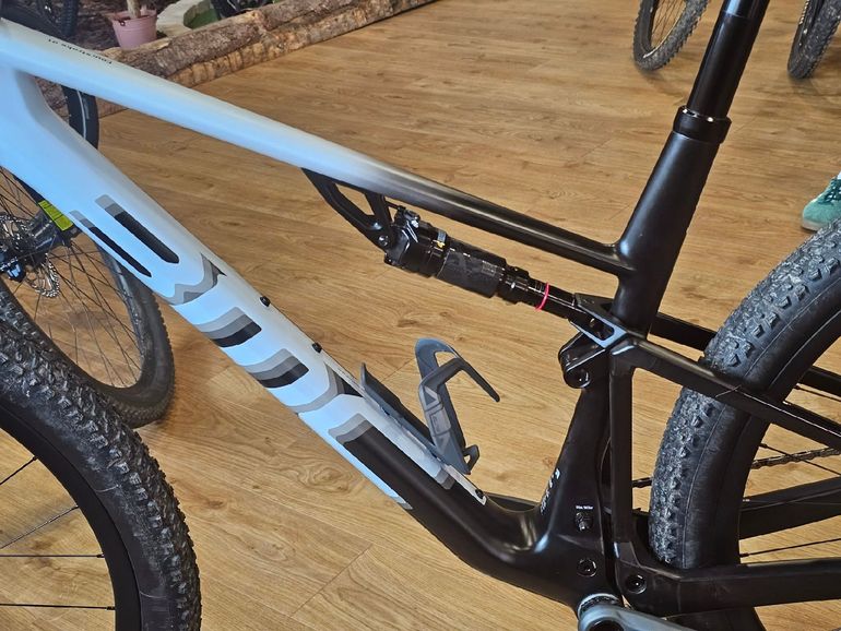 Used BMC Fourstroke 01 TWO 2024 2024 Mountainbike, White — image 9 of 10