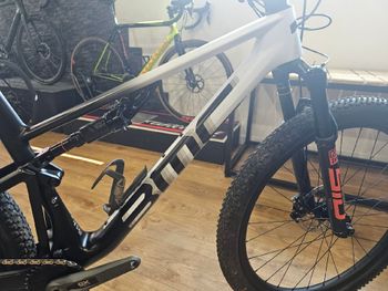 Used BMC Fourstroke 01 TWO 2024 2024 Mountainbike, White — image 10 of 10