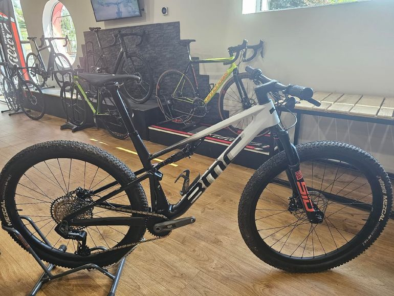 Used BMC Fourstroke 01 TWO 2024 2024 Mountainbike, White — image 1 of 10