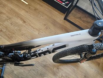 Used BMC Fourstroke 01 TWO 2024 2024 Mountainbike, White — image 4 of 10