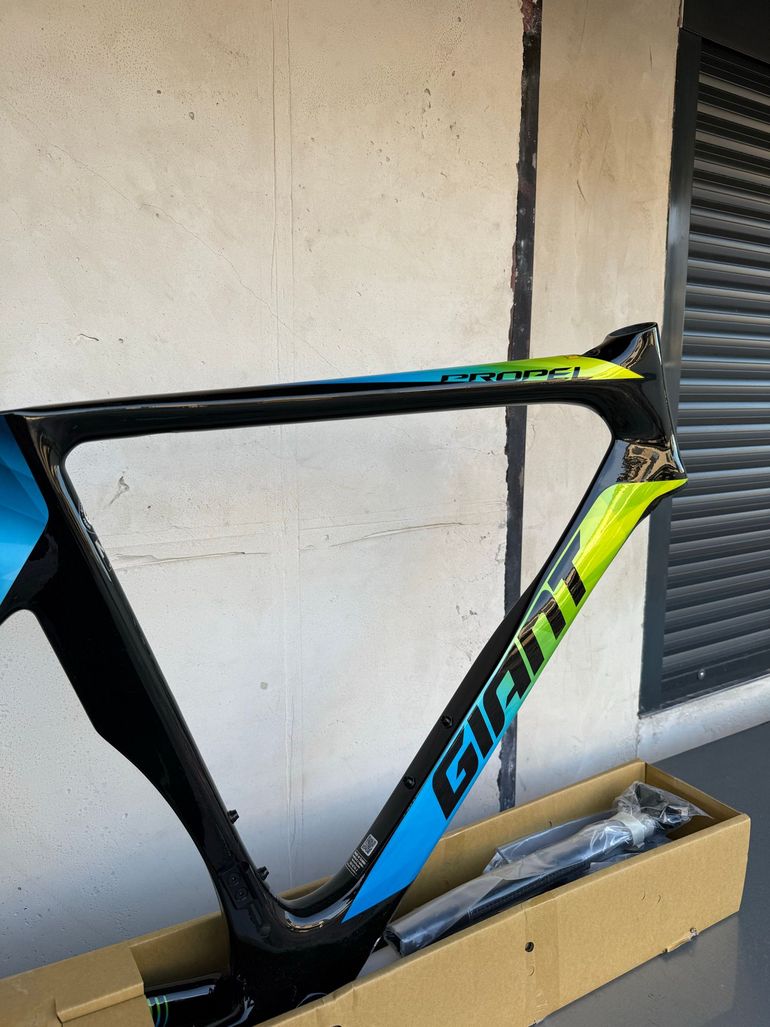 Used Giant Propel Advanced 2 2021 Frameset 2021 Road & Gravel, Green — image 9 of 9