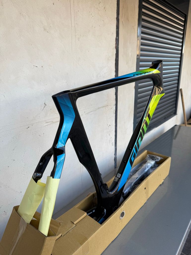 Used Giant Propel Advanced 2 2021 Frameset 2021 Road & Gravel, Green — image 8 of 9