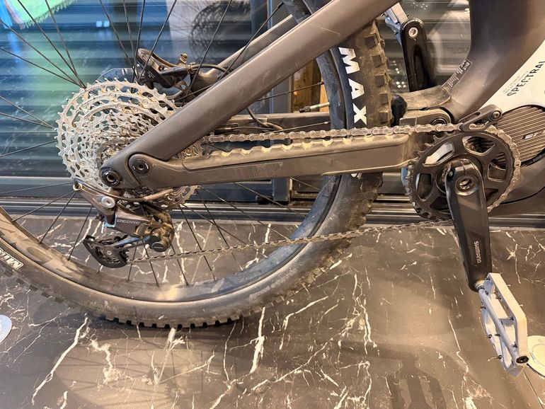 Used Canyon Spectral:on Shimano Deore 2024 Mountainbike, Light Gray — image 9 of 13