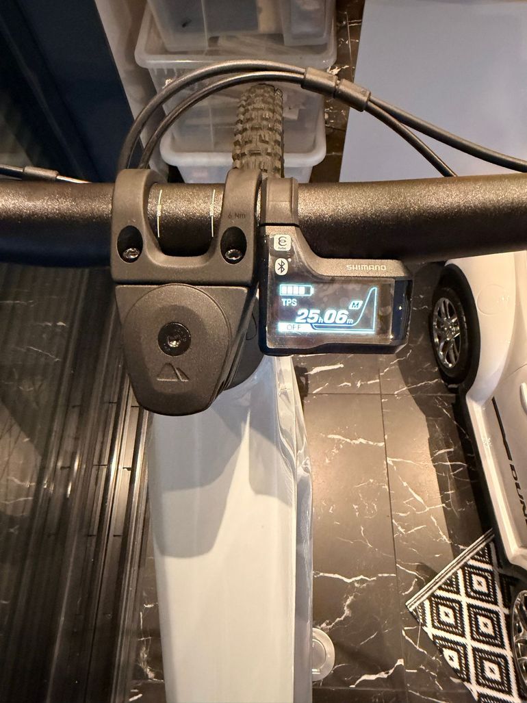 Used Canyon Spectral:on Shimano Deore 2024 Mountainbike, Light Gray — image 4 of 13