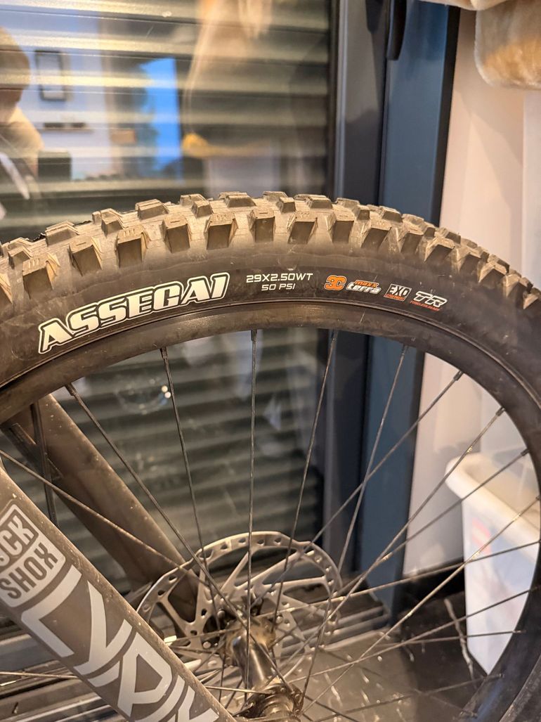 Used Canyon Spectral:on Shimano Deore 2024 Mountainbike, Light Gray — image 6 of 13