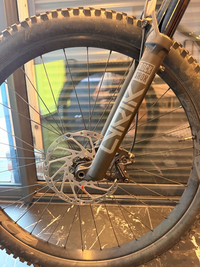 Used Canyon Spectral:on Shimano Deore 2024 Mountainbike, Light Gray — image 12 of 13