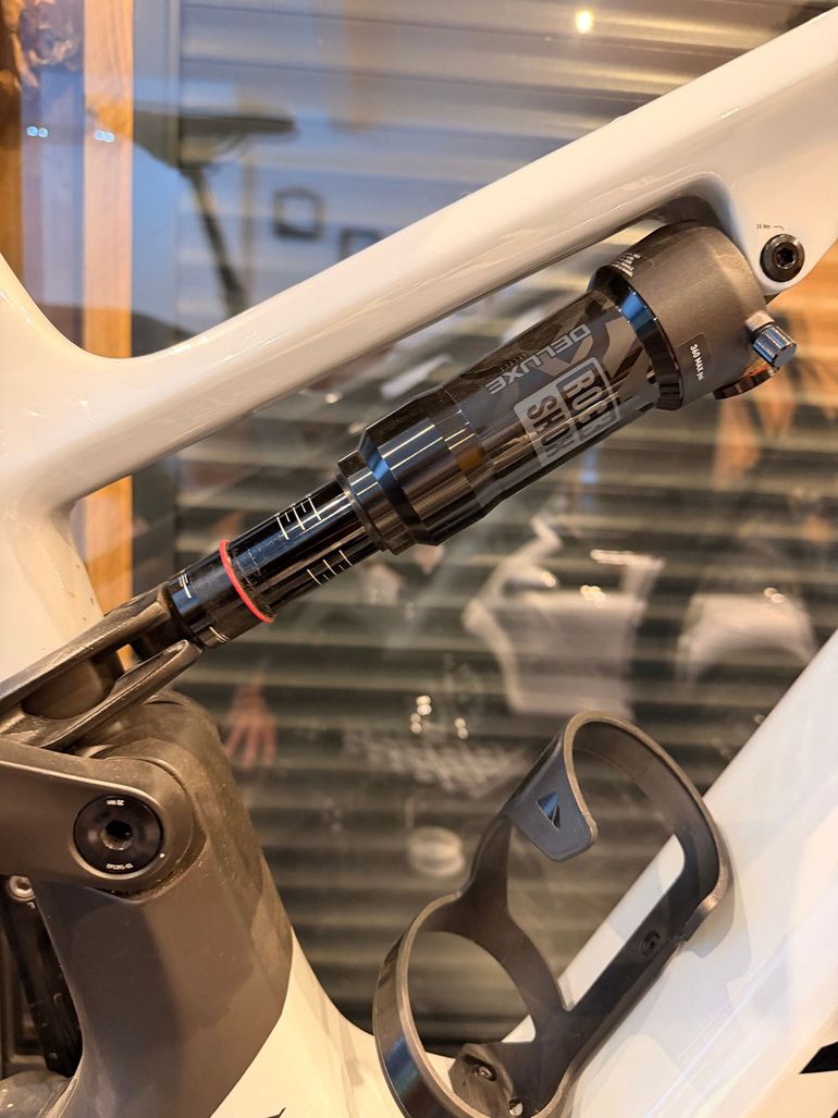 Used Canyon Spectral:on Shimano Deore 2024 Mountainbike, Light Gray — image 8 of 13