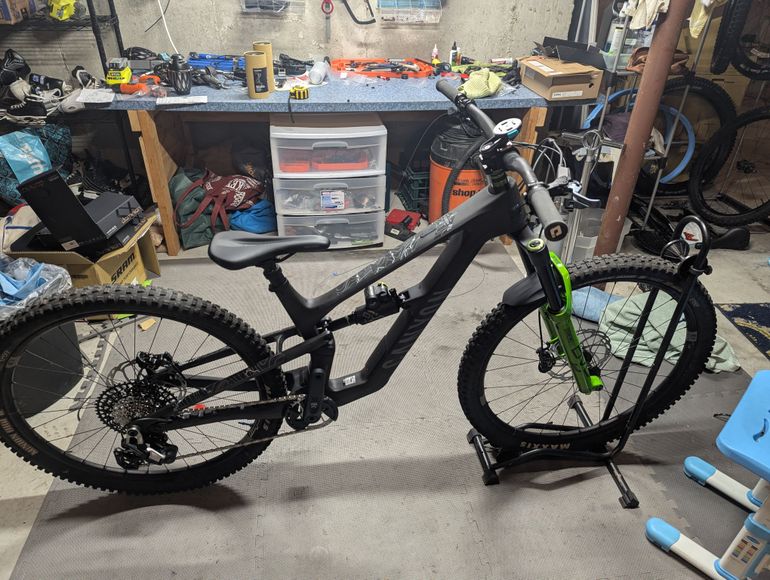 Used Canyon Spectral CF 7 2025 2025 Mountainbike, Black — image 1 of 7