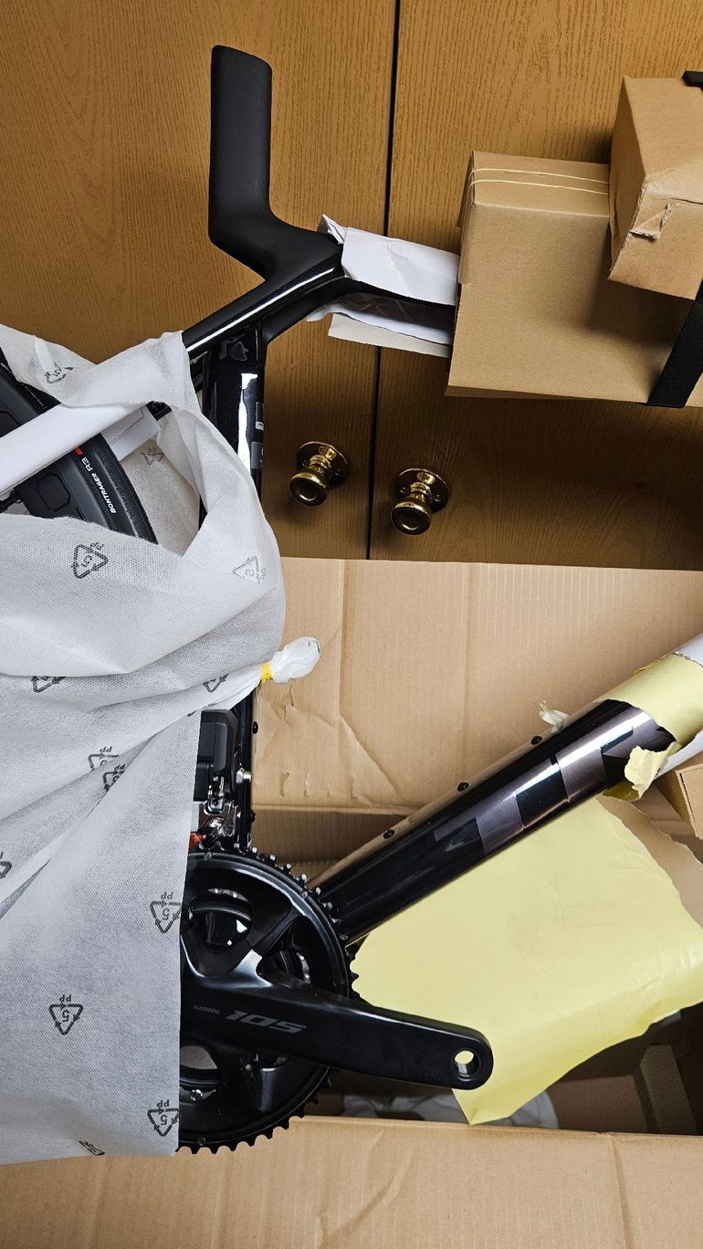 Used Trek Madone SL 6 Gen 8 2026 2026 Road & Gravel, Black — image 3 of 11