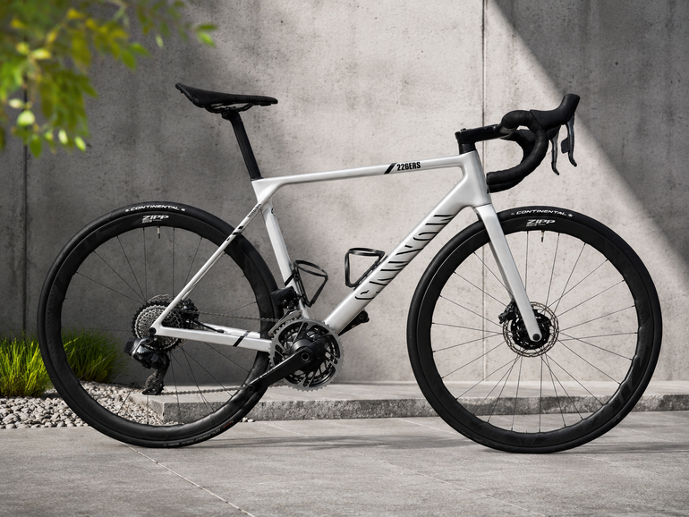 Used Canyon Ultimate CFR AXS 2024 2024 Road & Gravel — image 1 of 4