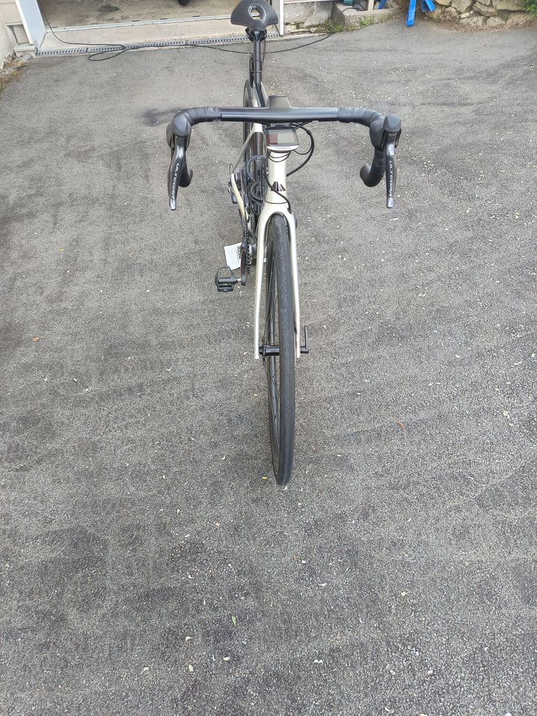 Used Canyon Aeroad CF SL Disc 8.0 Di2 2020 2020 Road & Gravel — image 7 of 7
