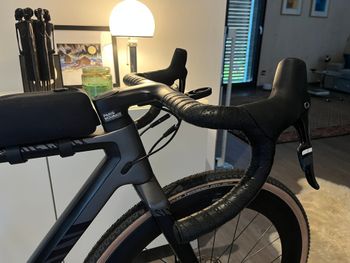 Used Canyon Inflite CF SLX 9.0 Pro Race 2018 2018 Road & Gravel, Black — image 8 of 14