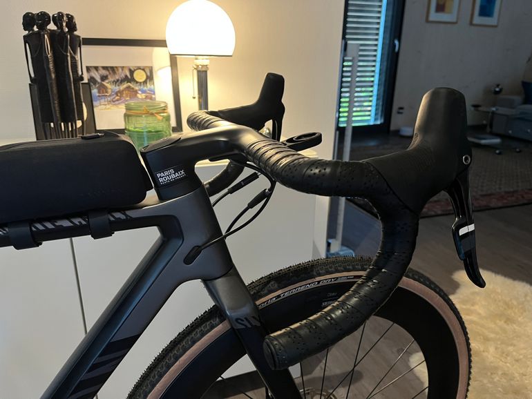 Used Canyon Inflite CF SLX 9.0 Pro Race 2018 2018 Road & Gravel, Black — image 8 of 14