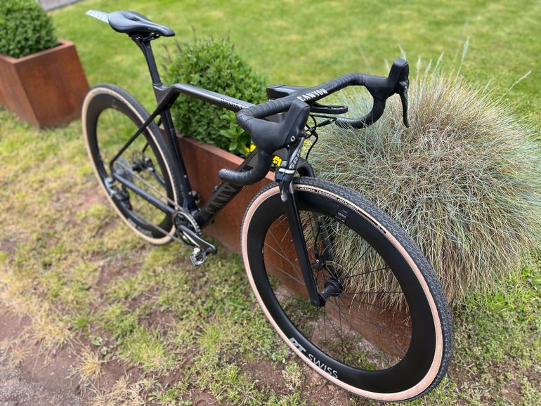 Used Canyon Inflite CF SLX 9.0 Pro Race 2018 2018 Road & Gravel, Black — image 2 of 6
