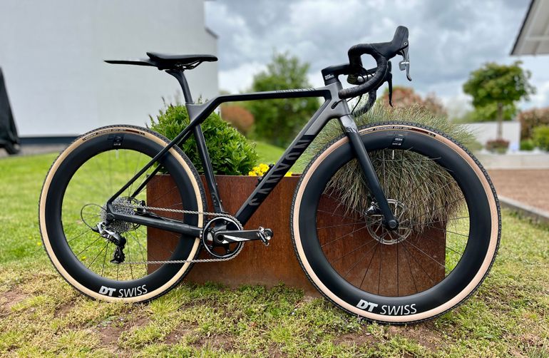 Used Canyon Inflite CF SLX 9.0 Pro Race 2018 2018 Road & Gravel, Black — image 1 of 6