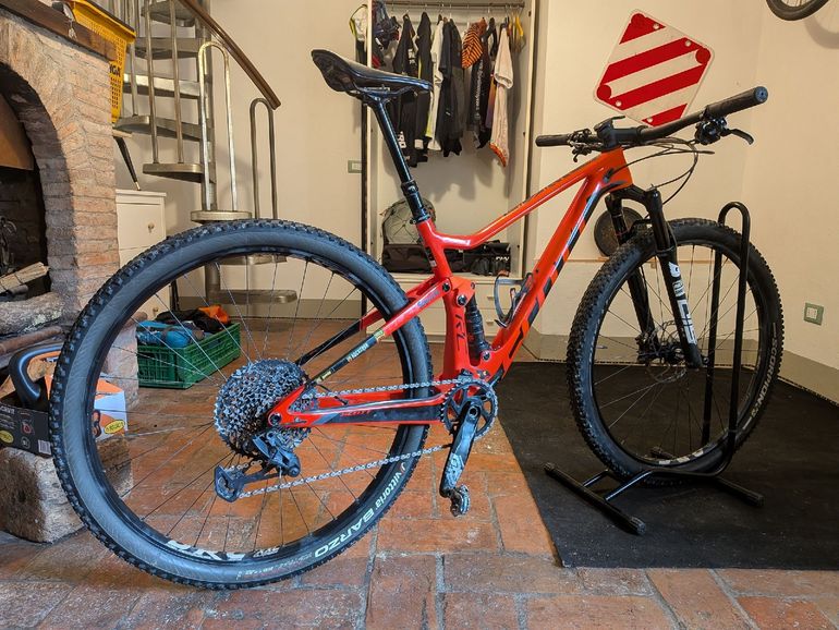 Used Scott Spark RC 900 Team 2019 2019 Mountainbike — image 1 of 10