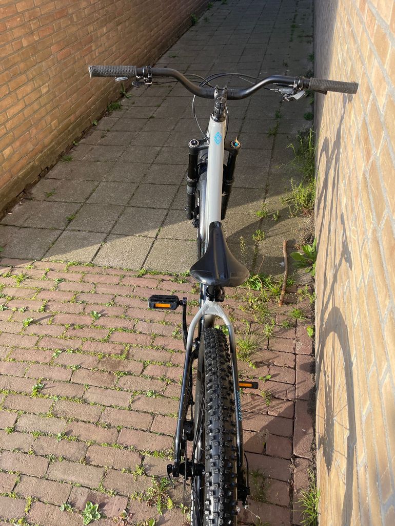 Used Marin San Quentin 27.5" 1 2023 2023 Mountainbike, Light Gray, 27.5 — image 11 of 12