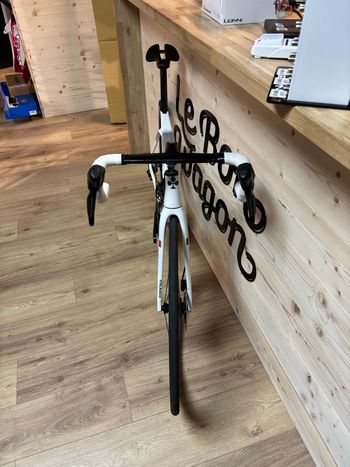 Used Colnago V4Rs Disc Dura-Ace Di2 9200 w/Fulcrum Racing 600 Wheels 2024 2024 Road & Gravel, White — image 3 of 5