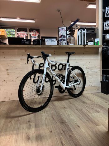Used Colnago V4Rs Disc Dura-Ace Di2 9200 w/Fulcrum Racing 600 Wheels 2024 2024 Road & Gravel