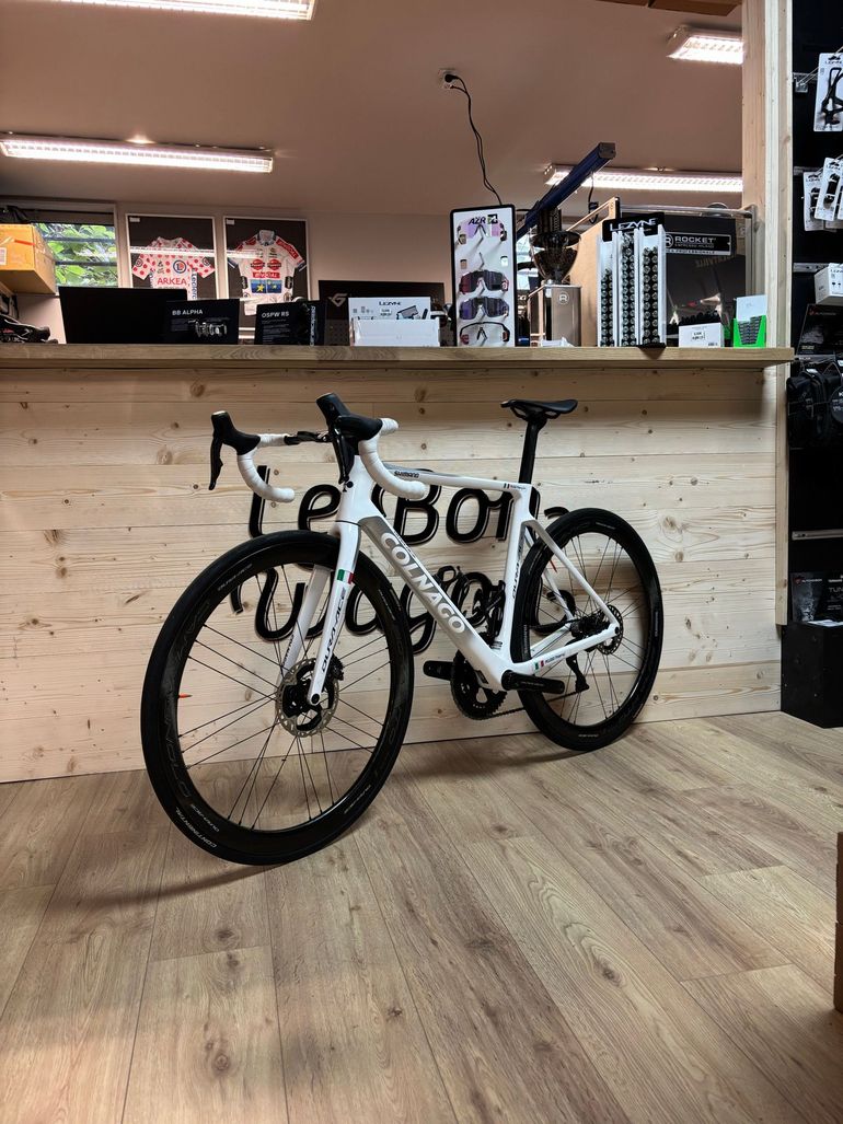 Used Colnago V4Rs Disc Dura-Ace Di2 9200 w/Fulcrum Racing 600 Wheels 2024 2024 Road & Gravel, White — image 1 of 5