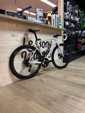 Used Colnago V4Rs Disc Dura-Ace Di2 9200 w/Fulcrum Racing 600 Wheels 2024 2024 Road & Gravel, White — image 4 of 5