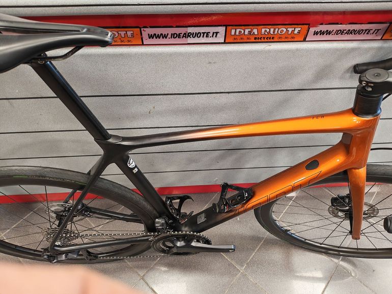 Used Giant TCR Advanced Pro Disc 0 Di2 2024 2024 Road & Gravel, Orange — image 4 of 10