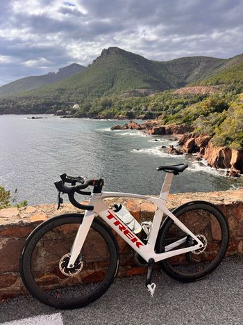 Used Trek Madone SL 7 eTap 2021 2021 Road & Gravel, White — image 4 of 8