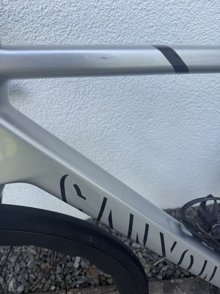 Used Canyon Ultimate CFR eTap 2024 2024 Road & Gravel, Light Gray — image 6 of 7