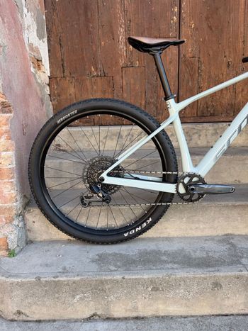 Used Scott Scale 920 2023 2023 Mountainbike, Light Gray, 29 — image 3 of 17